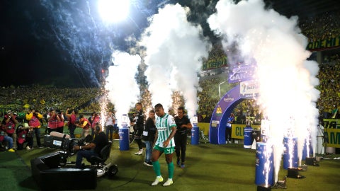 Salida de los equipos en la final Superliga - VizzorImage