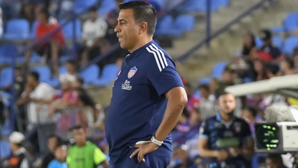 César Farías afirmó que Junior está en deuda