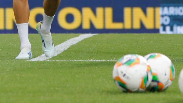 Futbolista agredió a árbitra colombiana en pleno partido