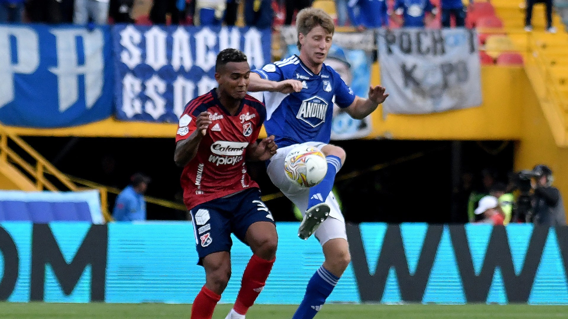 Diego Moreno y Andrés Llinás en Millonarios vs Medellín - VizzorImage