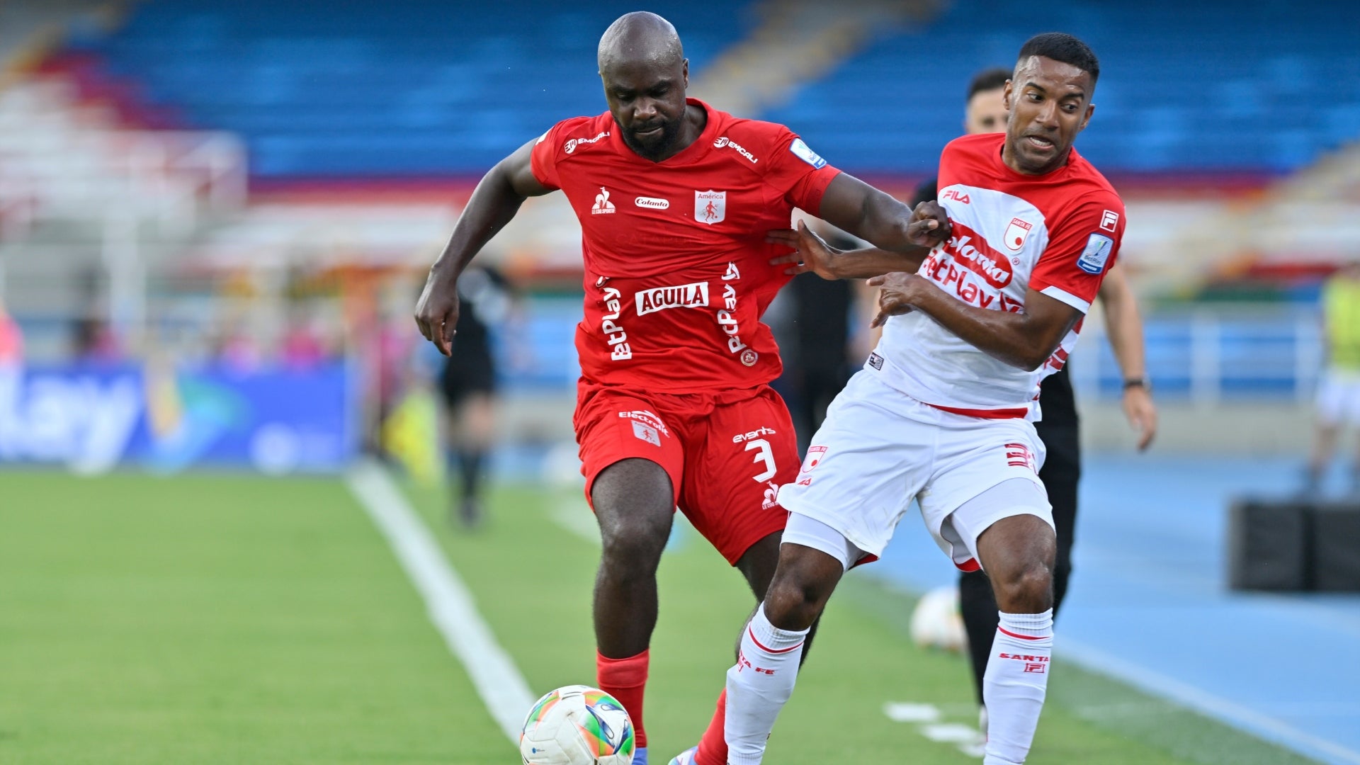 Éder Álvarez Balanta en América vs. Santa Fe - VizzorImage