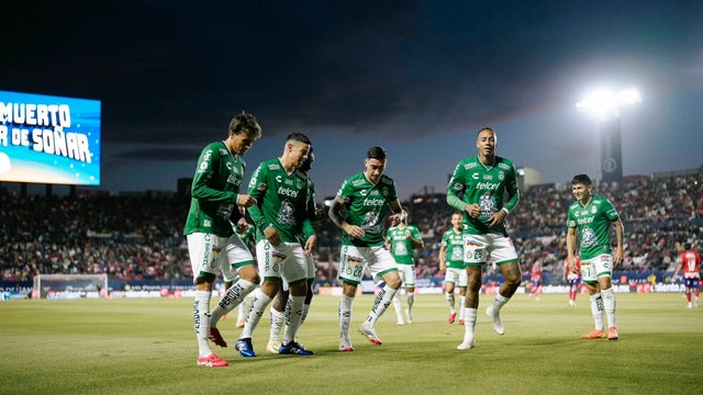 James asistencia león