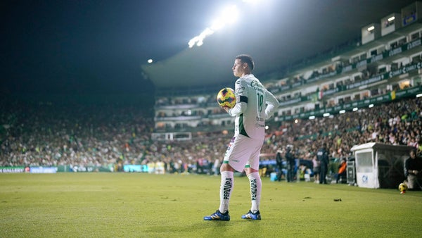 James Rodríguez hizo doble asistencia en el triunfo de León
