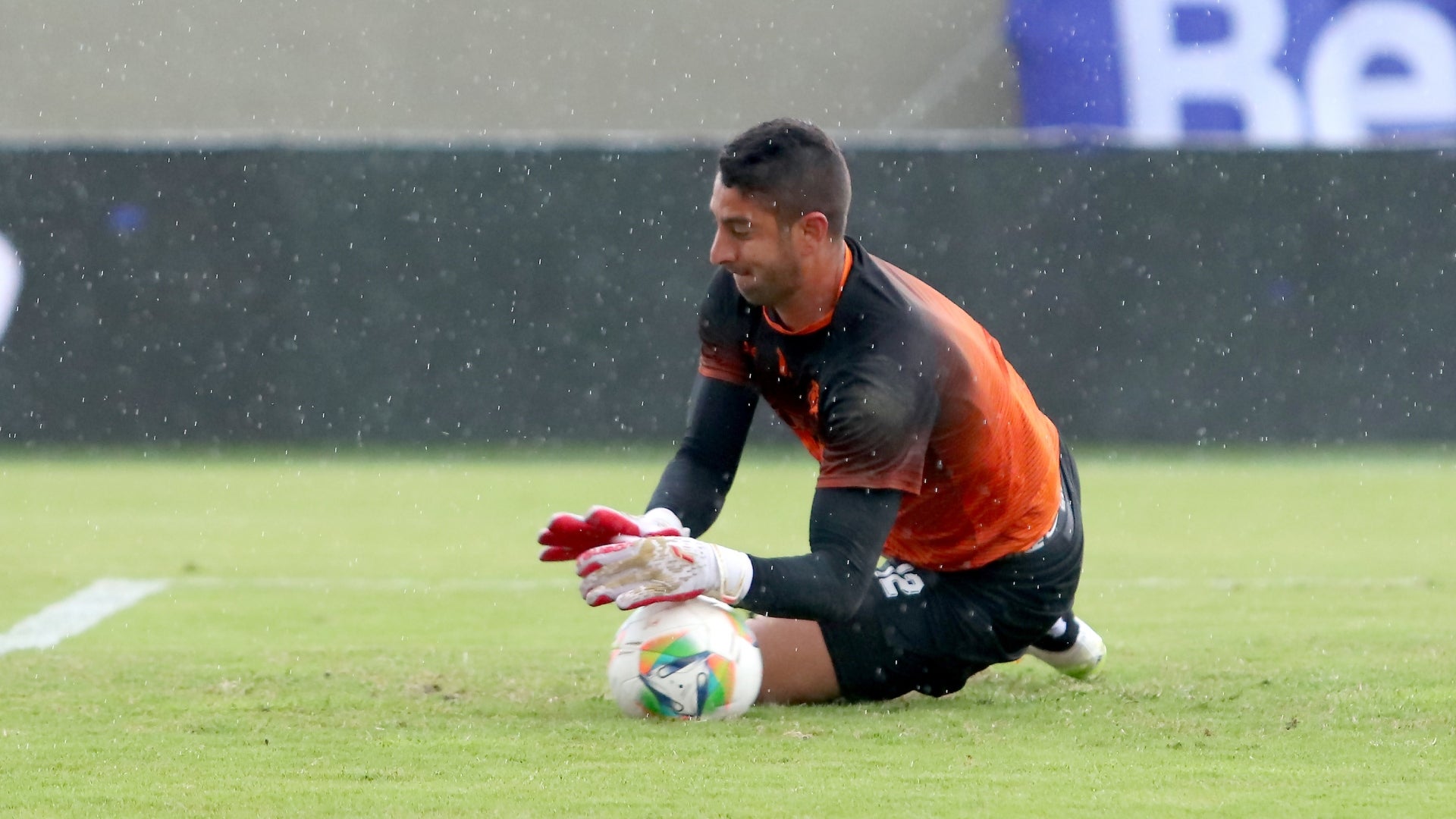 Ruben Escobar en Envigado vs. Pasto - VizzorImage