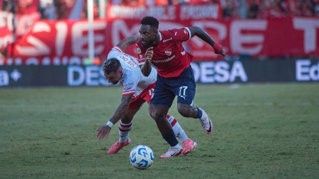 Álvaro Angulo marcó gol vs. Instituto - VizzorImage