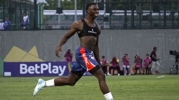 ¿Por cuánto multan a un jugador del FPC que se quite la camiseta tras un gol? ¿Por cuánto multan a un jugador del FPC que se quite la camiseta tras un gol?