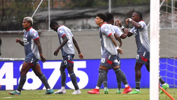 Hugo Rodallega facturó un triplete en 35 minutos con Santa Fe