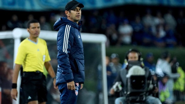 ¿Santa Fe quiere a Arturo Reyes como entrenador?