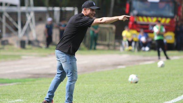 Gustavo Florentín dejaría de ser el DT de Bucaramanga