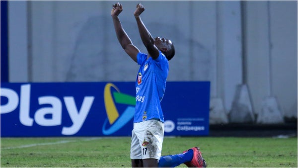Jugador de Orsomarso marcó un golazo desde la mitad de la cancha