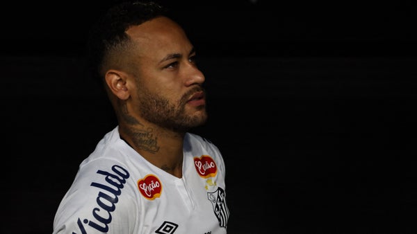 Neymar podría perderse el partido contra la selección Colombia Neymar podría perderse el partido contra la selección Colombia