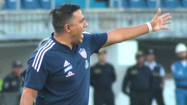 César Farías habló tras el reclamo arbitral de David González