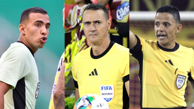 Carlos Marquez, Wilmar Roldán y Bismarks Santiago, árbitros - VizzorImage