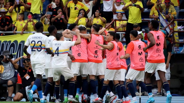 selección colombia de blanco