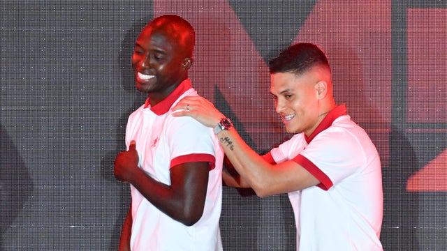 Luis Paz y Juan Fernando Quintero en América - AFP