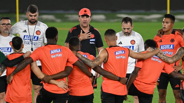 ¿Néstor Lorenzo debería salir de la selección Colombia?