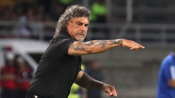 Leonel Álvarez, oficialmente nuevo técnico de Bucaramanga