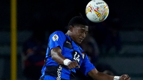 Durísimo choque de jugador de Boyacá Chicó ante Pasto