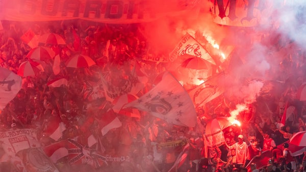 El recibimiento de la hinchada de Santa Fe ante Millonarios