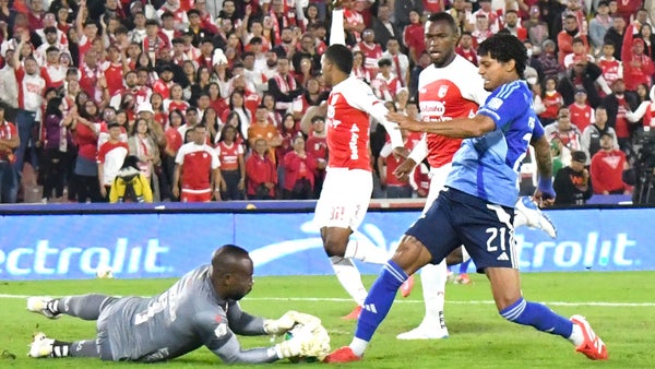 Juan Carlos Pereira se fue expulsado por esta agresión a un rival