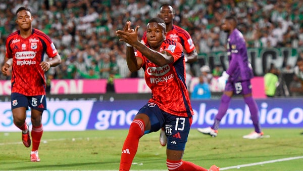 Dairon Asprilla tilda de burla la jugada de Francisco Chaverra