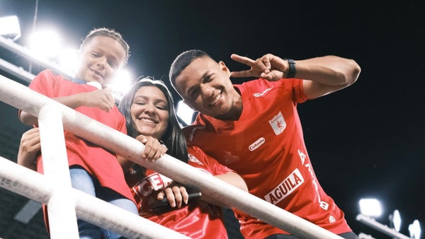 Hinchas de América demuestran su compromiso ante Boyacá Chicó