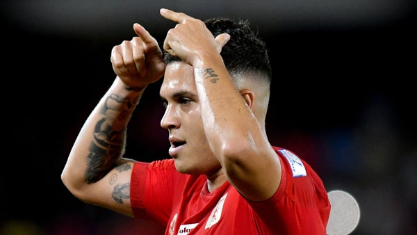 Juanfer Quintero está loco: intentó un gol olímpico con América Juanfer Quintero está loco: intentó un gol olímpico con América