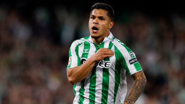 Cucho Hernández, tendencia en redes por golazo de Betis a Sevilla