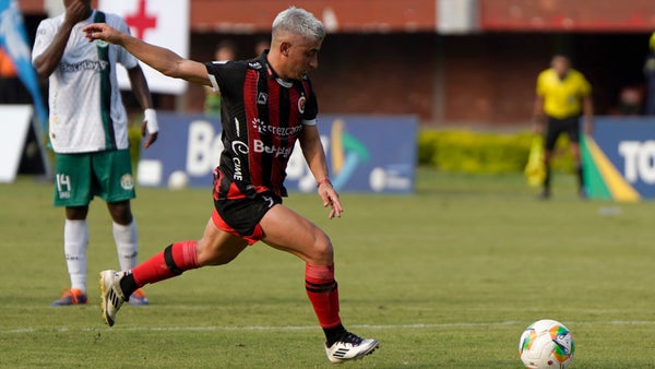 Cúcuta casi marca gol tras un increíble blooper de Real Santander Cúcuta casi marca gol tras un increíble blooper de Real Santander