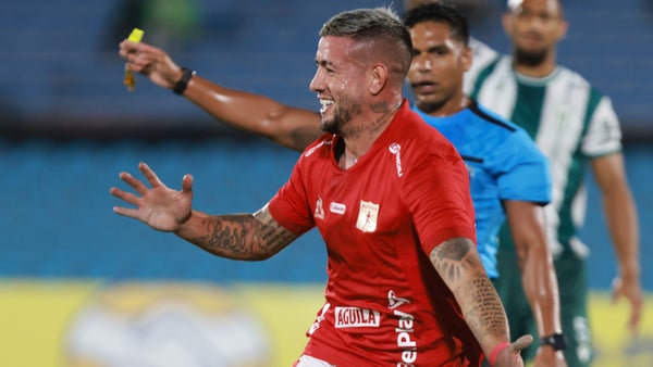 América publicó el parte médico del delantero Rodrigo Holgado