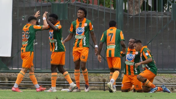 Envigado venció a Alianza V. y respira en la tabla del descenso