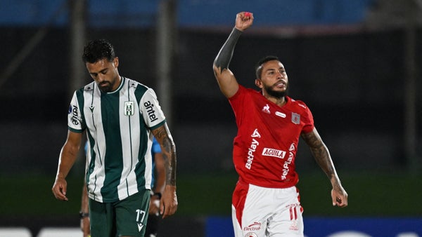 Duván Vergara recibió un nuevo reconocimiento en la Sudamericana Duván Vergara recibió un nuevo reconocimiento en la Sudamericana