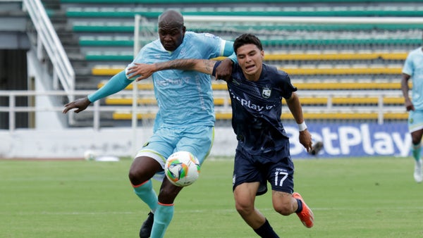 Internacional mantiene el liderato tras vencer a Atlético F.C.