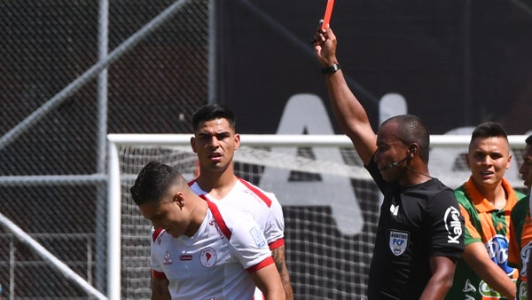 ¿Cuántas rojas tiene Juanfer Quintero en su carrera? ¡Primera en América! ¿Cuántas rojas tiene Juanfer Quintero en su carrera? ¡Primera en América!