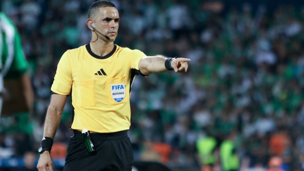 ¡El árbitro Carlos Ortega sufrió un susto en pleno Pasto vs. Junior!