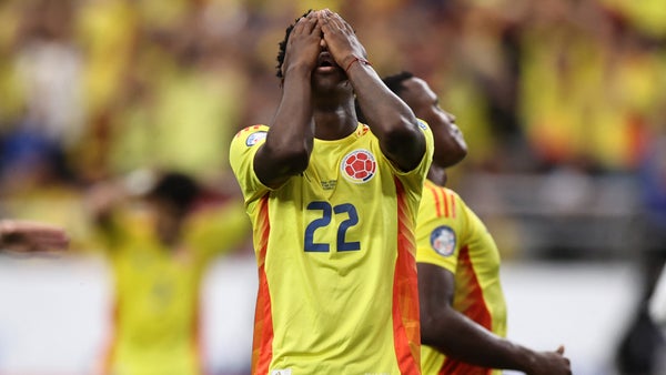 Yaser Asprilla rozó el gol de Colombia ante Perú Yaser Asprilla rozó el gol de Colombia ante Perú