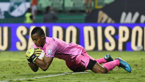 ¡Doble atajada! Wuilker Faríñez evitó el gol de Envigado en el segundo tiempo
