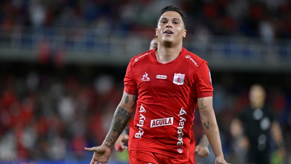 Juan Fernando Quintero casi marca un golazo con América ante Águilas