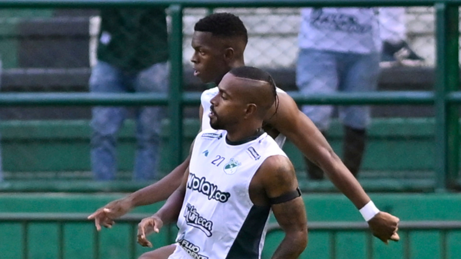 Viafara y Colorado en Cali - VizzorImage