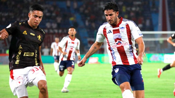 ¿Era penal? Carlos Bacca pidió penal para Junior ante América ¿Era penal? Carlos Bacca pidió penal para Junior ante América