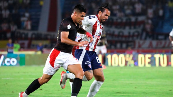 América salió ileso de casa de Junior por un Santiago Silva imperial