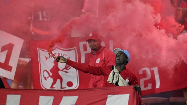 América de Cali recibió un gran banderazo en Brasil América de Cali recibió un gran banderazo en Brasil