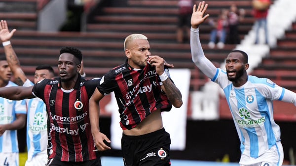 Cúcuta le remontó a Real Santander y es el único líder del Torneo