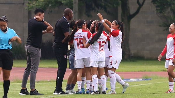 Santa Fe derrotó a Medellín y sigue pisando fuerte en la Liga