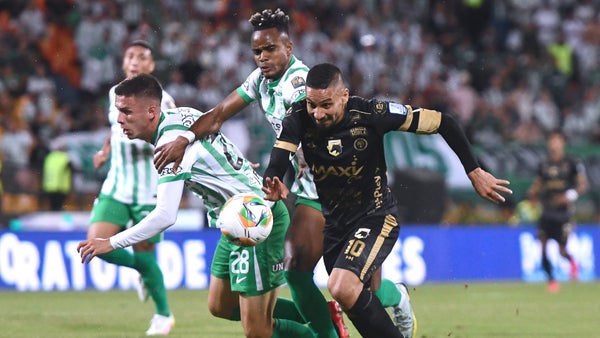El palo le negó el gol del empate a Llaneros vs. Nacional