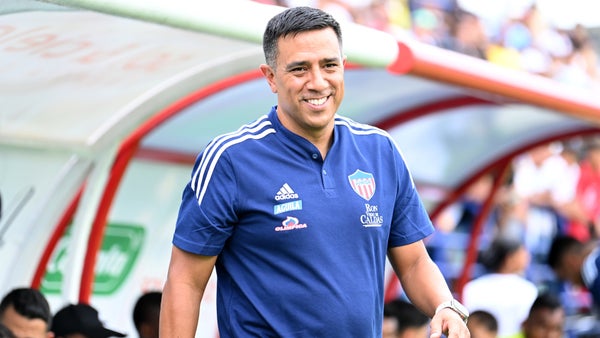 César Farías reveló que quiso llevar una figura de América a Junior