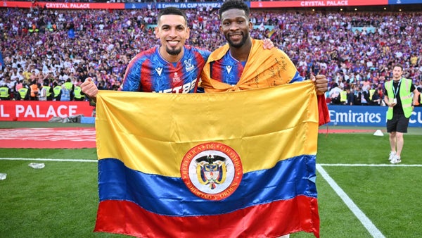 Daniel Muñoz y Jefferson Lerma fueron homenajeados en Inglaterra