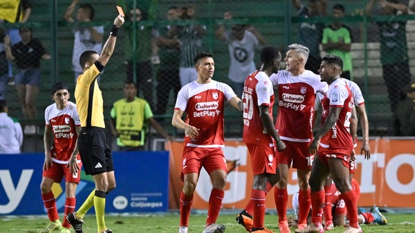 Santa Fe perdió dos jugadores por una pelea entre ellos