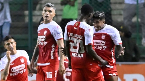 Yilmar Velásquez y Santiago Mosquera se agredieron en Cali vs Santa Fe - VizzorImage