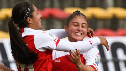 Daniela Garavito, golazo en Santa Fe vs Junior - VizzorImage